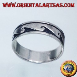 Anello fedina in argento con onda a bassorilievo