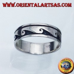 Bague en argent avec fiche d'onde bas relief