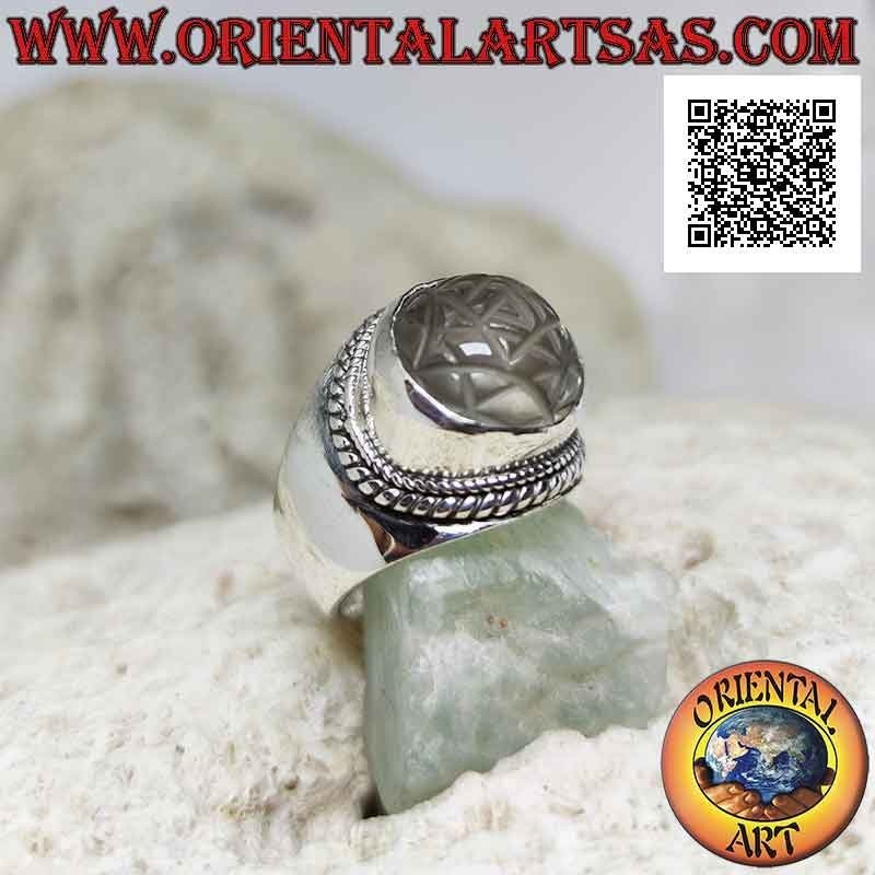 Anello in argento con mandala Sri Yantra inciso su cristallo di rocca tondo
