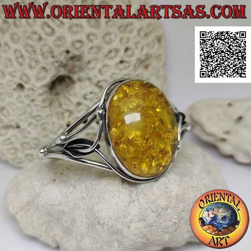 Starres Armband in 925 ‰ Silber mit großem ovalen Cabochon-Bernstein und floral durchbrochener Verzierung