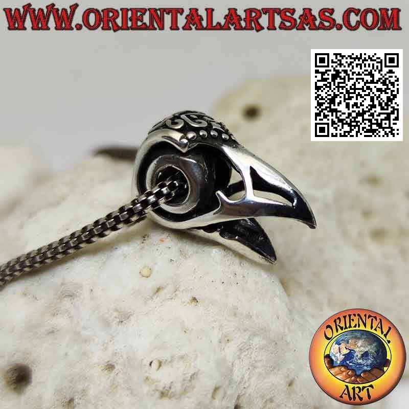 Pendentif en argent, bec de rapace (décoré et percé)