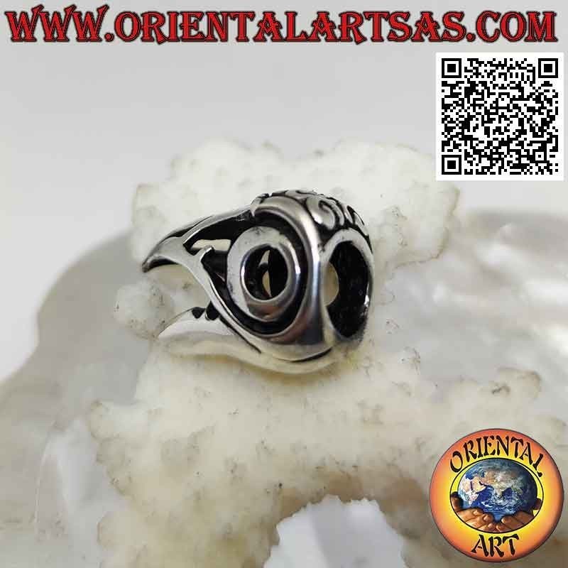 Pendentif en argent, bec de rapace (décoré et percé)