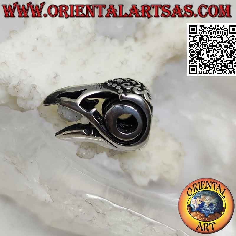 Ciondolo in argento, il becco del rapace (decorato e forato)
