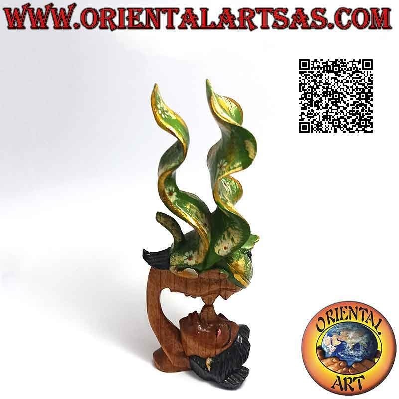 Escultura del beso entre dos amantes orientales con velo de perfil en madera de suar pintada de 20 cm