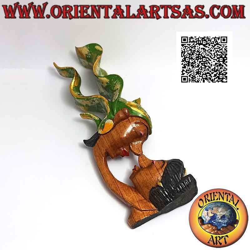 Escultura del beso entre dos amantes orientales con velo de perfil en madera de suar pintada de 20 cm
