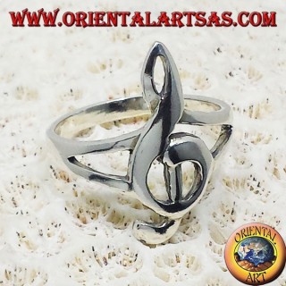Anello in argento 925 con grande chiave di violino sagomata.