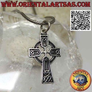 Pendentif en argent, croix celtique avec noeuds celtiques en bas-relief