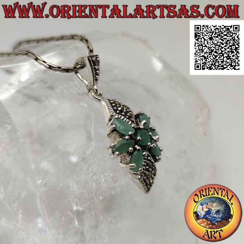 Ciondolo in argento con smeraldo tondo in una stella di smeraldi ovali naturali e due rombi di marcassite