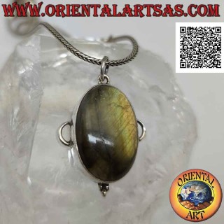 Silberanhänger mit großem ovalen Cabochon-Labradorit, perforiertem Halbkreis an den Seiten und Kugeltrio unten