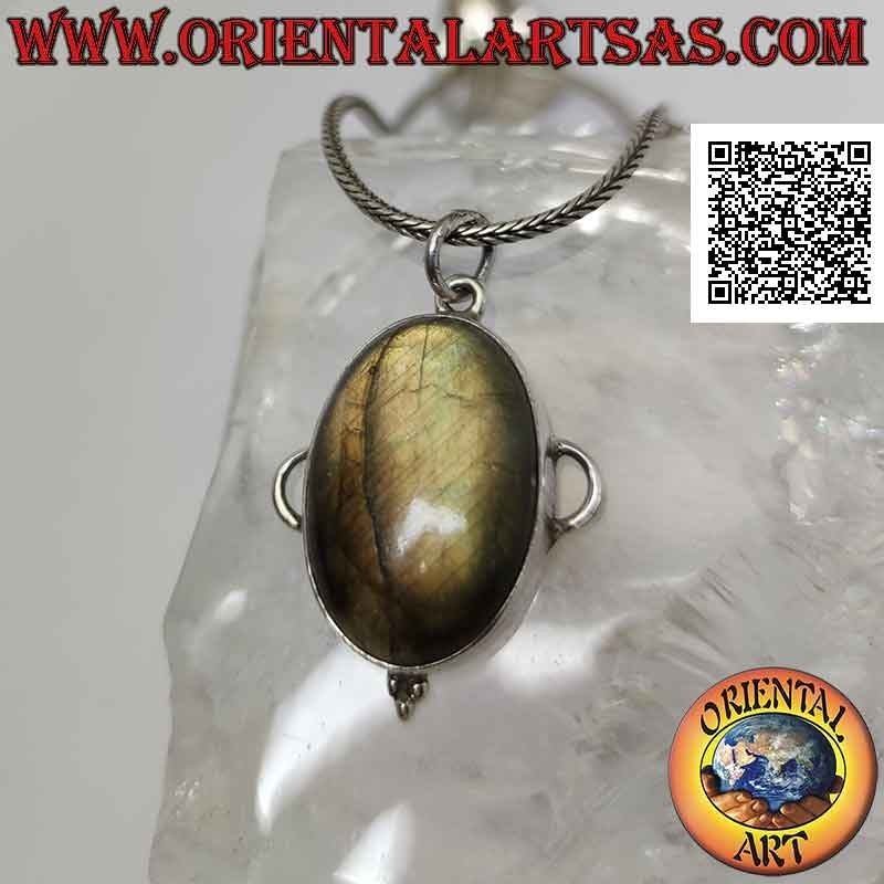 Pendentif en argent avec grand cabochon ovale en labradorite, demi-cercle ajouré sur les côtés et trio de boules en dessous