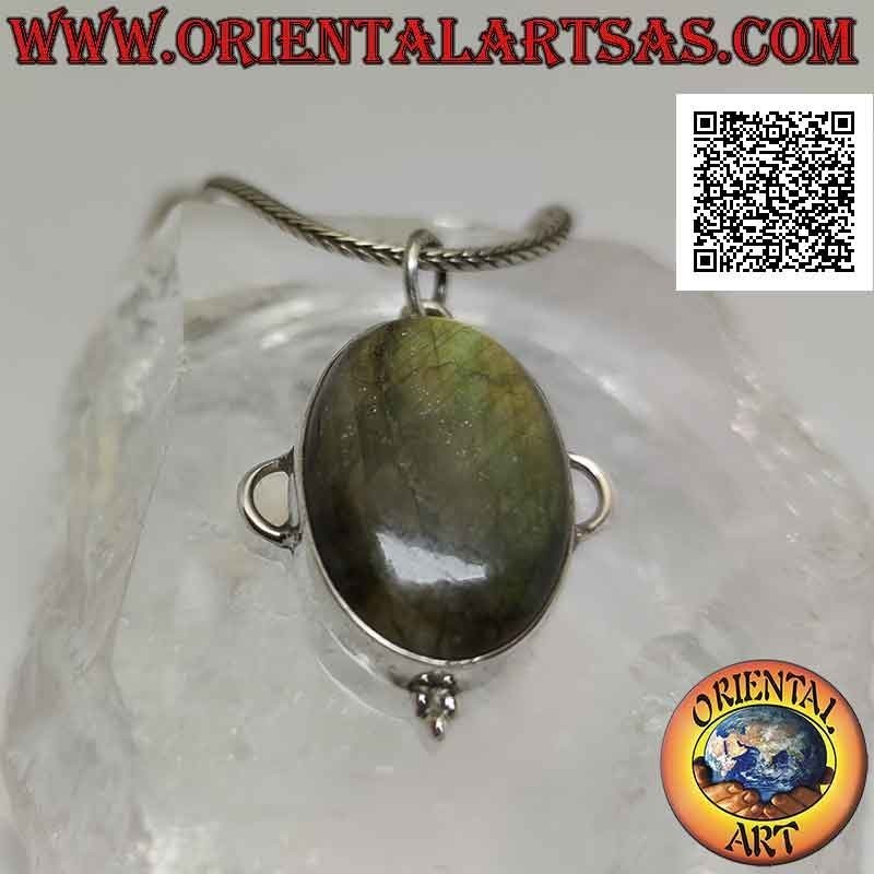 Ciondolo in argento con grande labradorite ovale a cabochon, semicerchio forato sui lati e tris di palline sotto