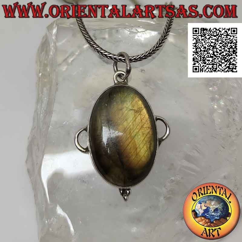 Pendentif en argent avec grand cabochon ovale en labradorite, demi-cercle ajouré sur les côtés et trio de boules en dessous