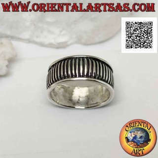 Silver ring with a slightly rounded band with a series of engraved vertical lines