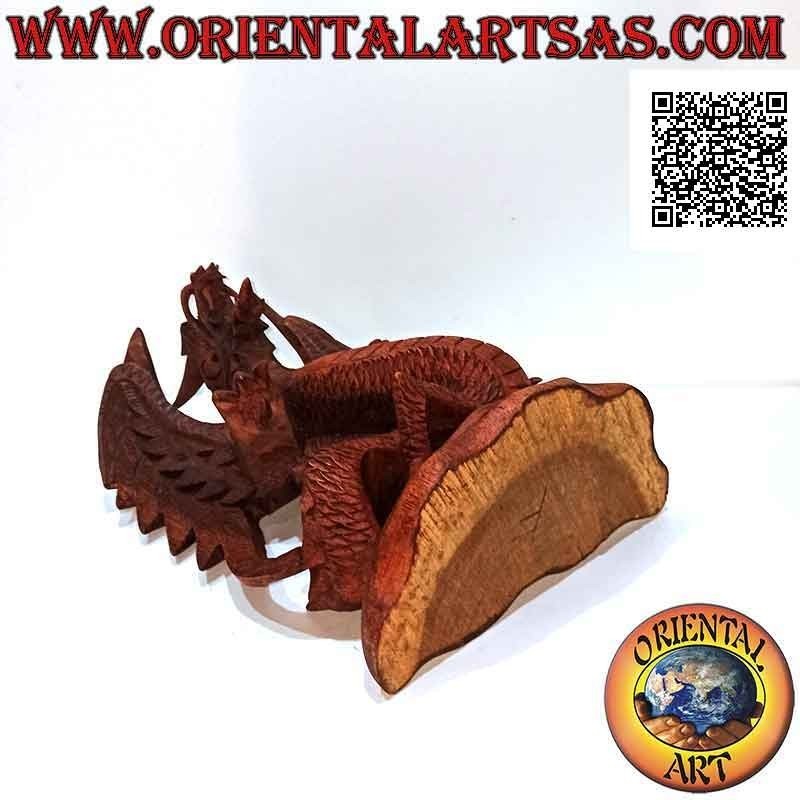 Sculpture dragon ailé aux ailes déployées sculpté à la main en bois de suar de 22 cm