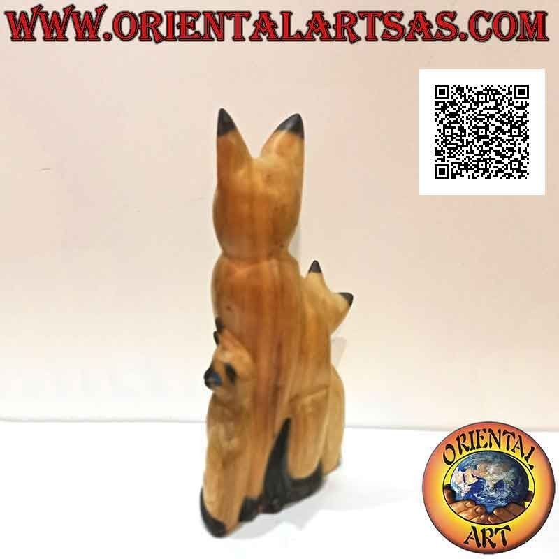 Sculpture the mother cat and the two puppies painted in balsa wood of 33 cm