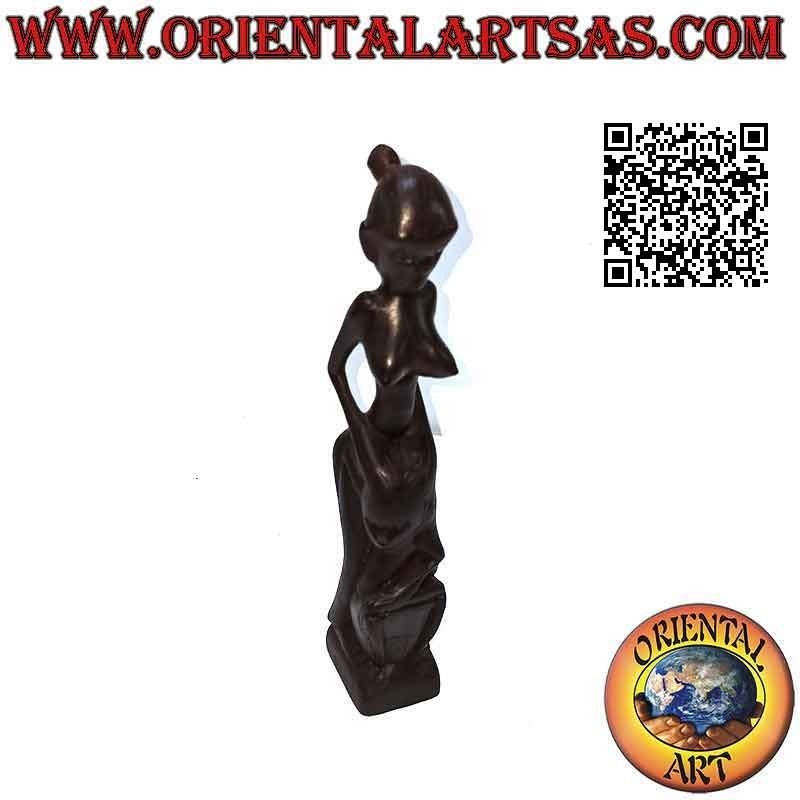 Escultura de madre e hijo indígena en madera de ébano