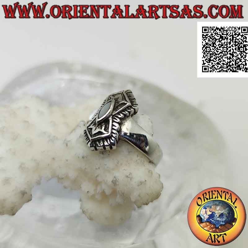 Anillo de plata con lanzadera nácar sobre doble pentágono decorado con espejo