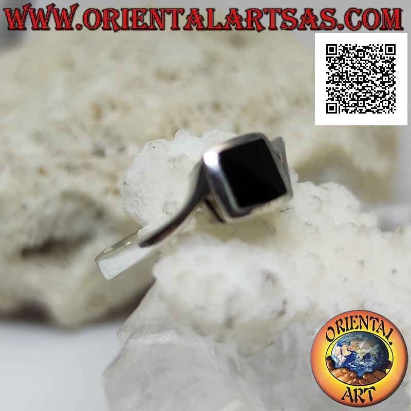 Silver ring with asymmetrical setting with rhomboidal square onyx flush with the central edge