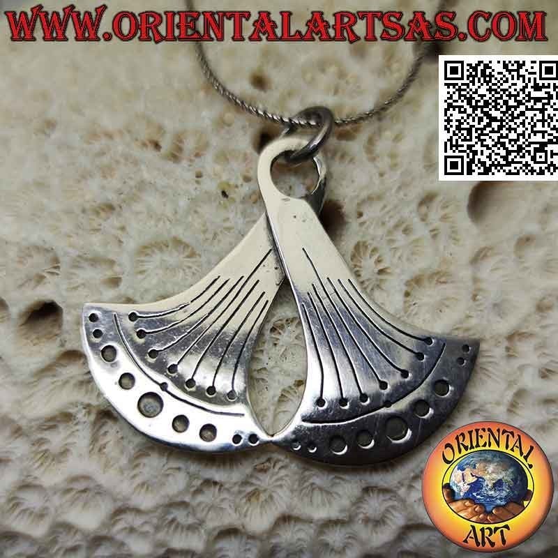Silberanhänger, die Bewegung des Pendels (Symbol für den Lauf der Zeit)