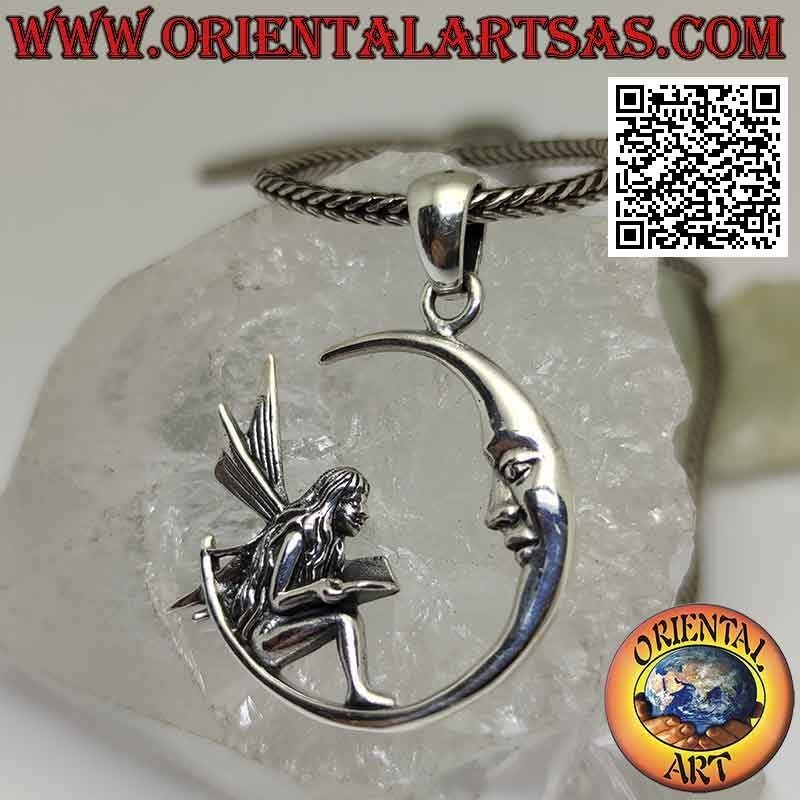 Colgante de plata, el hada con el libro sentado en la luna