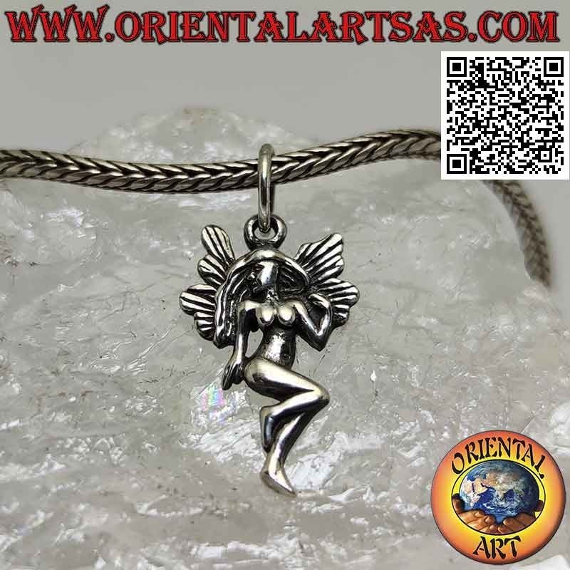 Colgante de plata, el hada tímida posando (bebé)