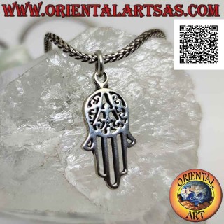 Colgante de plata, mano de Fátima o Hamsa perforada con decoración en la palma (mediana)