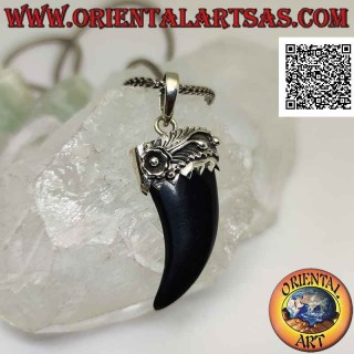 Pendentif en argent, corne porte-bonheur en onyx écrasé et capuchon en argent avec fleur en relief
