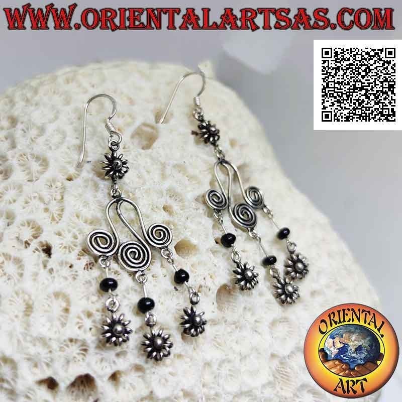 Boucles d'oreilles à levier en argent avec fleur et trio de spirales, sphère d'onyx et fleurs suspendues