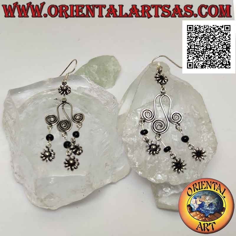 Pendientes de palanca de plata con flor y trío de espirales, esfera de ónix y flores colgantes