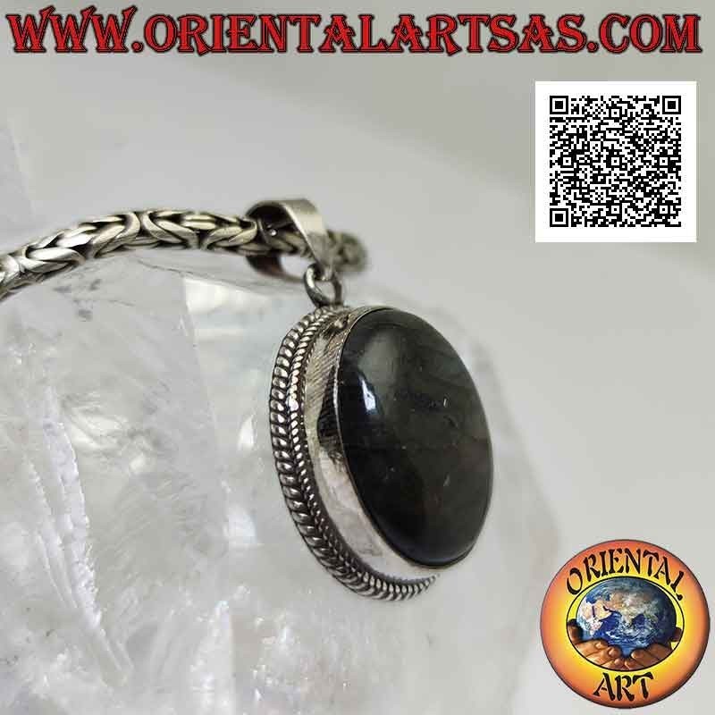 Silver pendant with large oval cabochon labradorite surrounded by weaving (b)