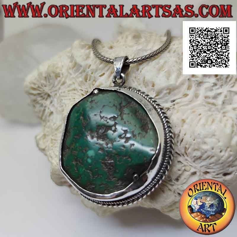 Pendentif argent antique turquoise tibétaine irrégulière naturelle entourée entrelaçant