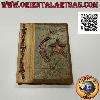 Notizbuch aus Naturpapier mit getrockneten Blättern und Rinde, Mond und Stern (16 x 13)