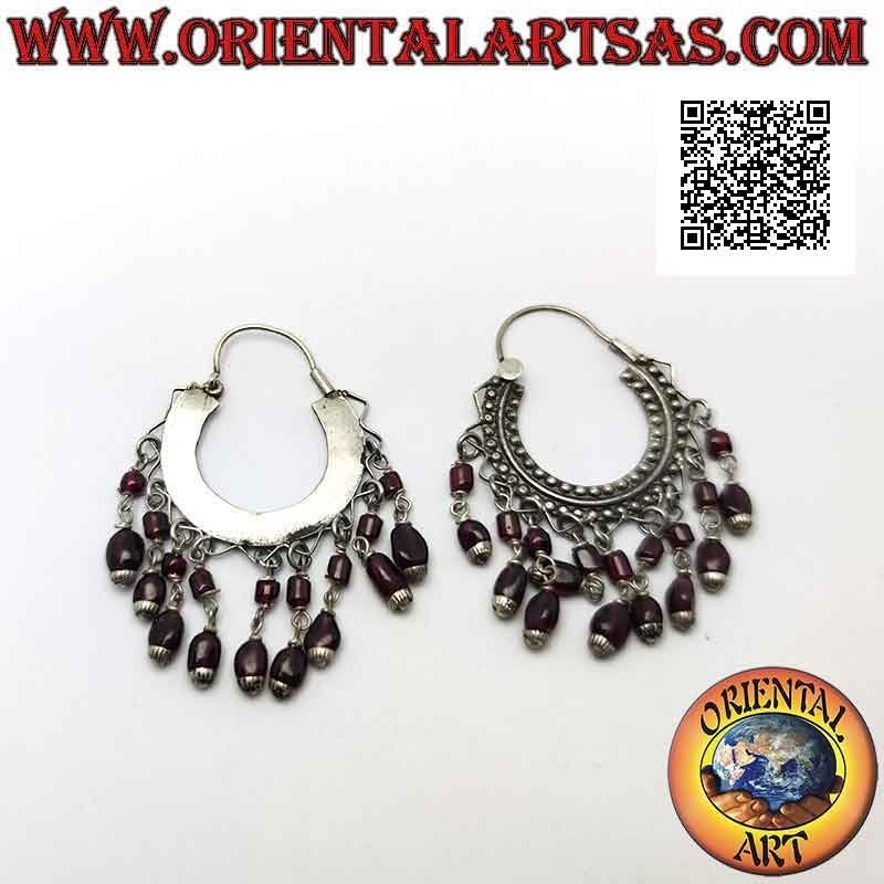 Boucles d'oreilles en argent, cercle aplati de 25 mm constellé de grenats pendants