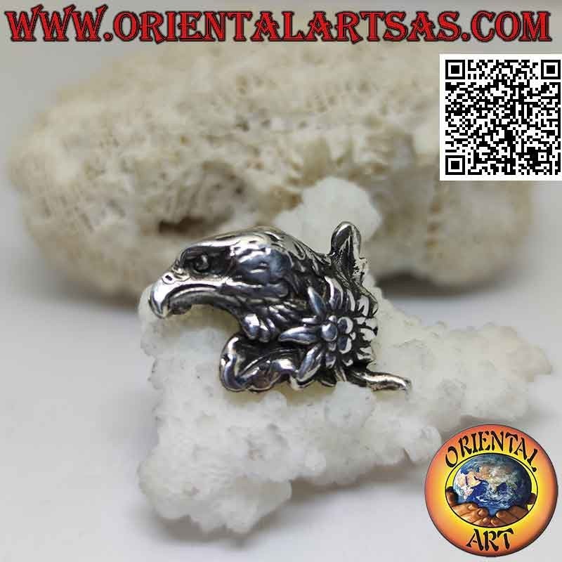 Broche en argent, visage d'aigle de profil avec fleur sur le cou