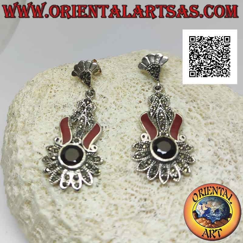 Boucles d'oreilles en argent parsemées de marcassite avec grenat rond facetté et bandes de cornaline