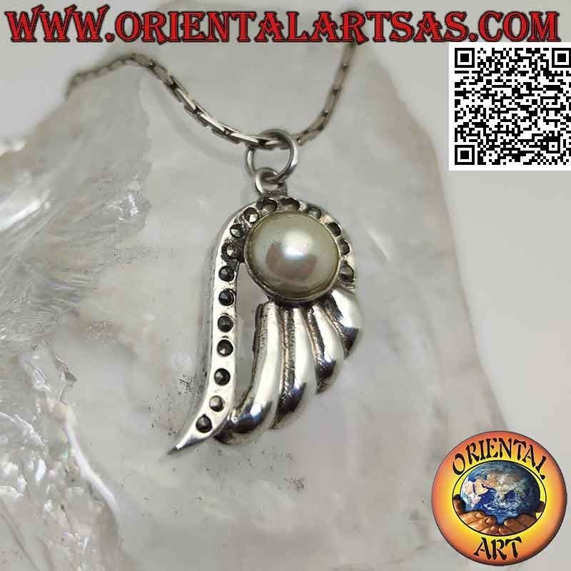 Pendentif en argent, aile d'ange avec perle centrale et marcassite