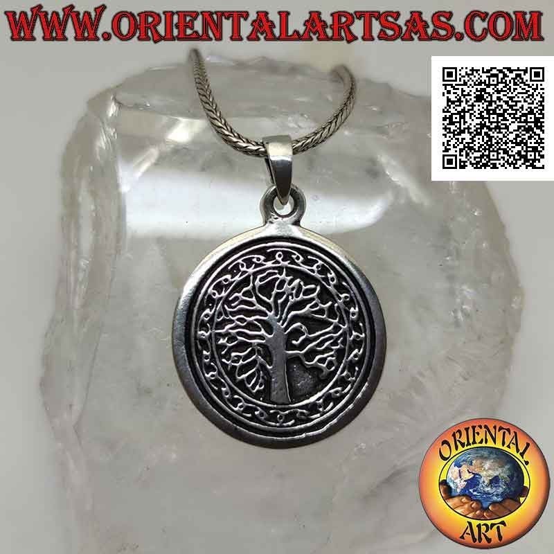 Ciondolo in argento, medaglia tonda con Yggdrasil o albero della vita contornato da nodi celtici in bassorilievo