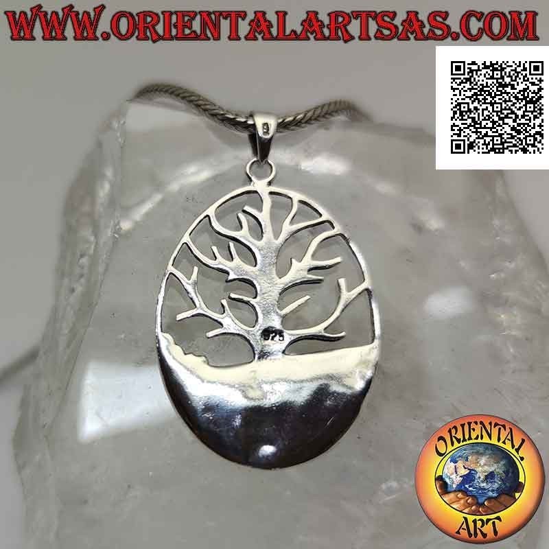 Ciondolo in argento, Yggdrasil o albero della vita nell'ovale con terreno in sfondo