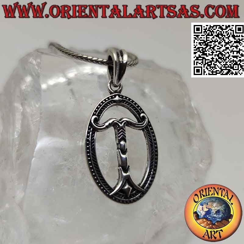 Colgante de plata, Irminsul o árbol del mundo en el óvalo