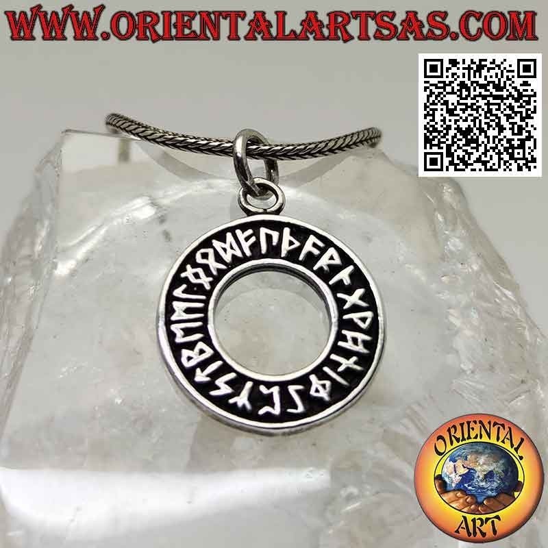 Silberanhänger, Scheibe mit Flachreliefrunen (Wikinger-Amulett)