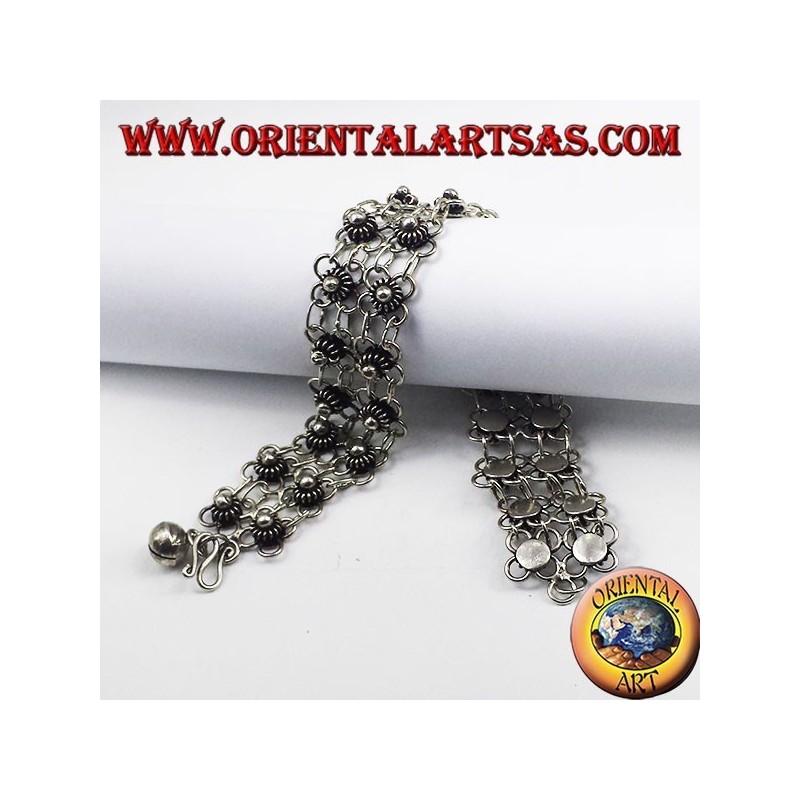 Silver bracelet with two flowers file