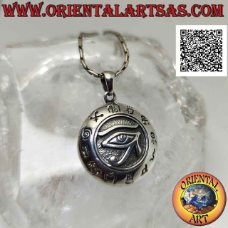 Pendentif en argent, médaille ronde avec oeil de Ra/Horus en bas-relief entouré de hiéroglyphes (21 mm Ø)