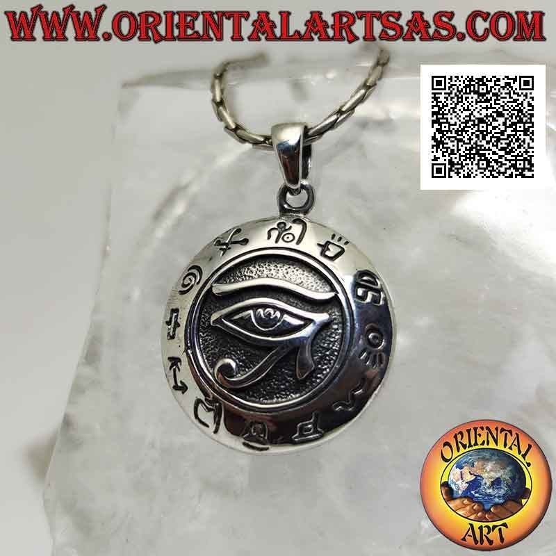 Pendentif en argent, médaille ronde avec oeil de Ra/Horus en bas-relief entouré de hiéroglyphes (21 mm Ø)