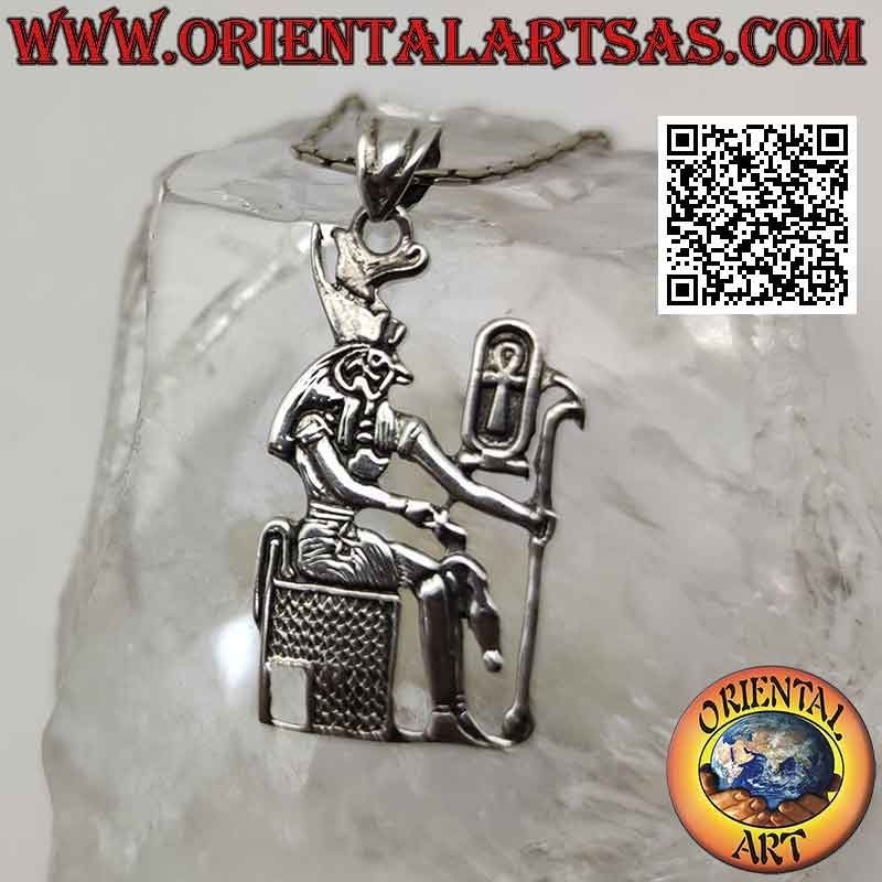 Pendentif en argent, le dieu égyptien Horus assis sur le trône