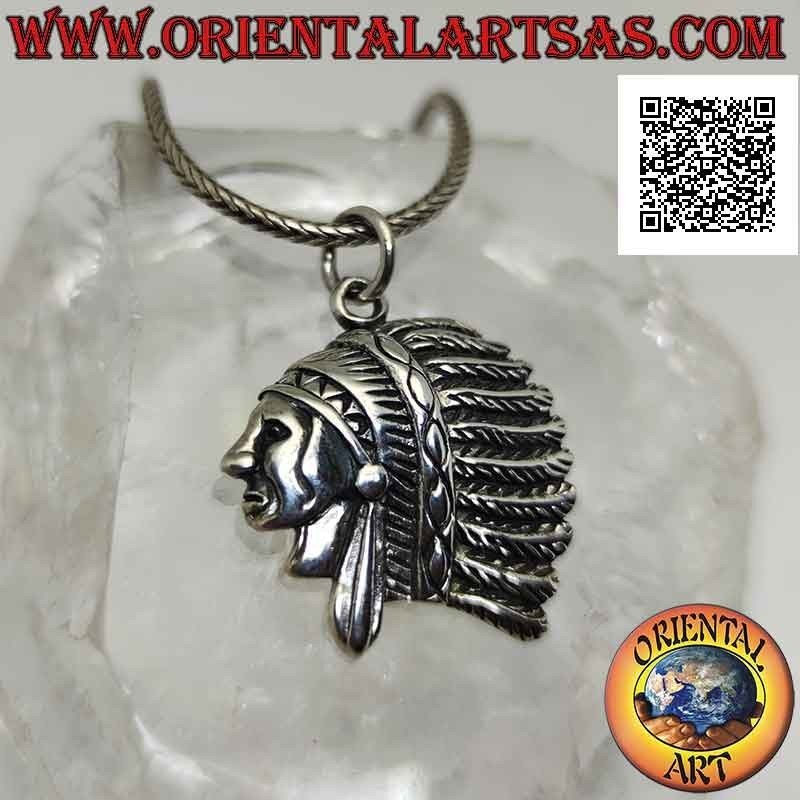 Ciondolo in argento, profilo di un indiano nativo d'america con copricapo di penne