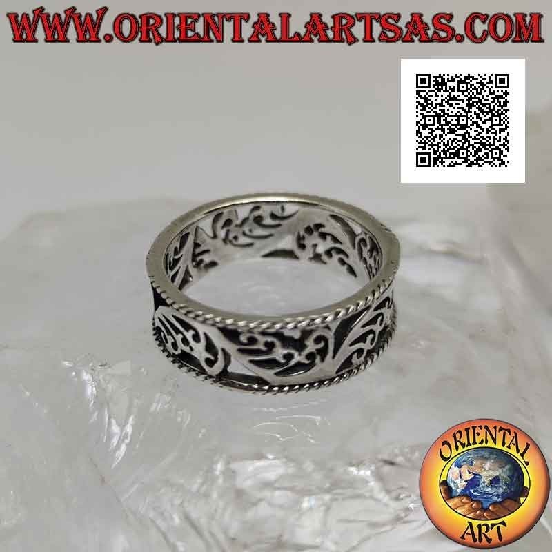 Silver band ring with wavy floral decoration perforated between intertwining