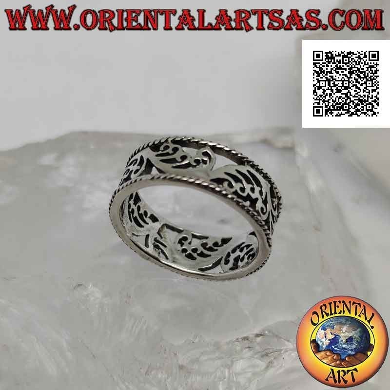 Silver band ring with wavy floral decoration perforated between intertwining