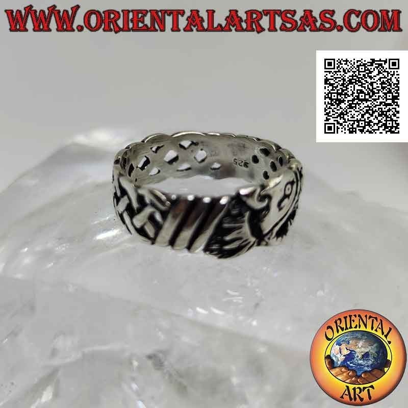 Bague en argent avec bande travaillée, tissage celtique ajouré avec jonction tête de loup