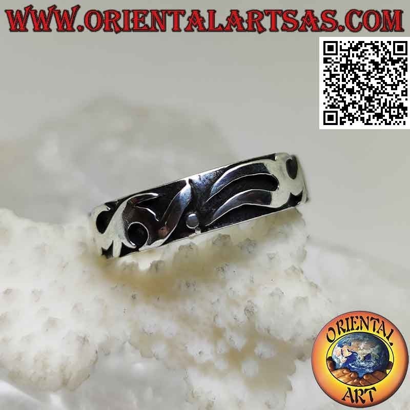 Silberring mit gearbeitetem Band mit Maori-Dekor in Hochrelief