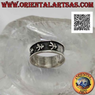 Silver band ring worked with a series of ideograms in bas-relief